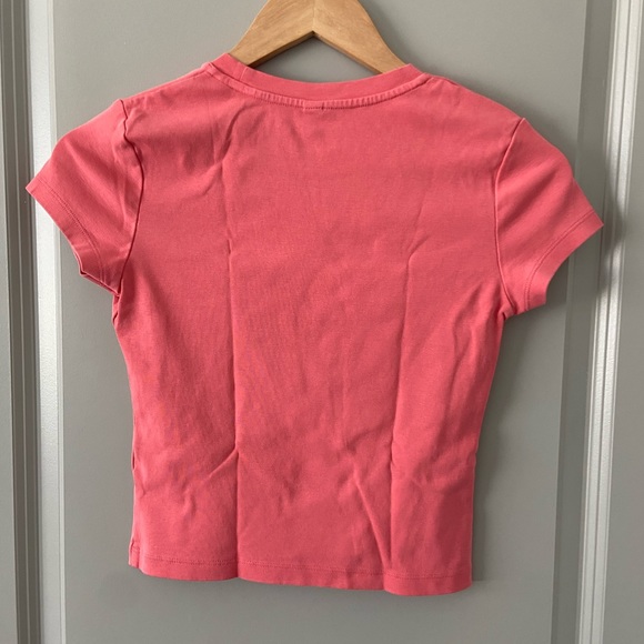 UNIQLO BASIC TOP SIZE S - Picture 4 of 4